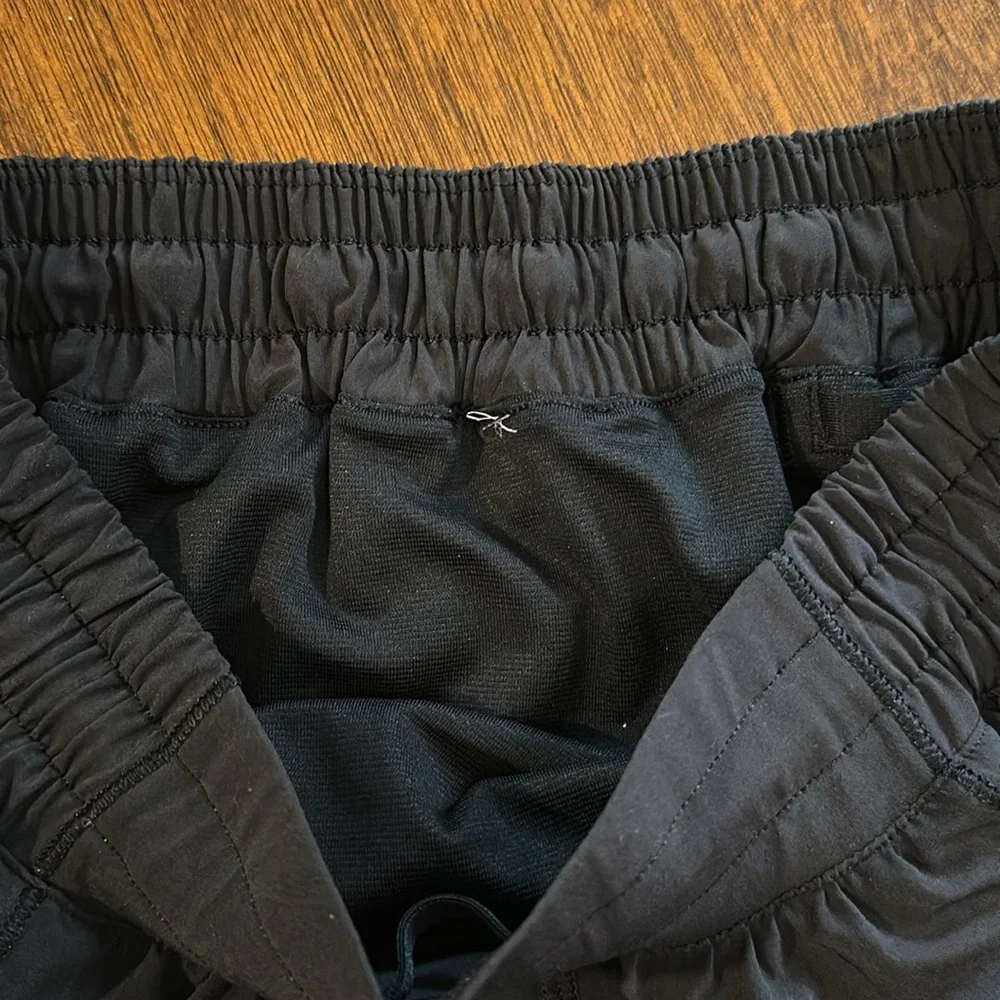 Lululemon Hotty Hot High-Rise Lined Short 4" size 4 in black - Picture 5 of 7